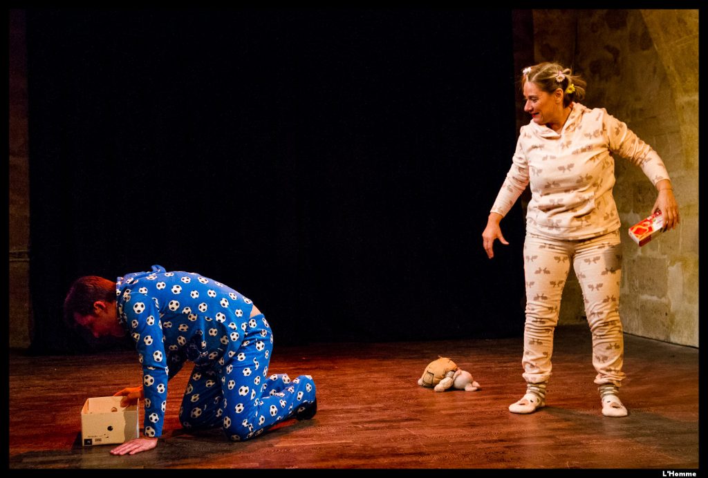 Cours théâtre Paris 16e — spectacle de la troupe Arthéâct